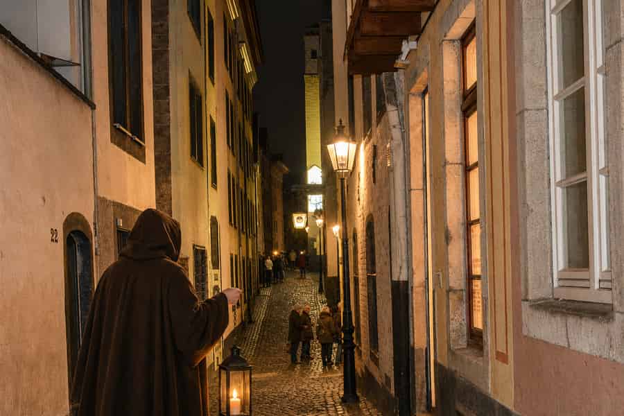 Köln: Führung mit traditionellem Nachtwächter durch die Altstadt. Foto: GetYourGuide Köln: Führung mit traditionellem Nachtwächter durch die Altstadt. Foto: GetYourGuide