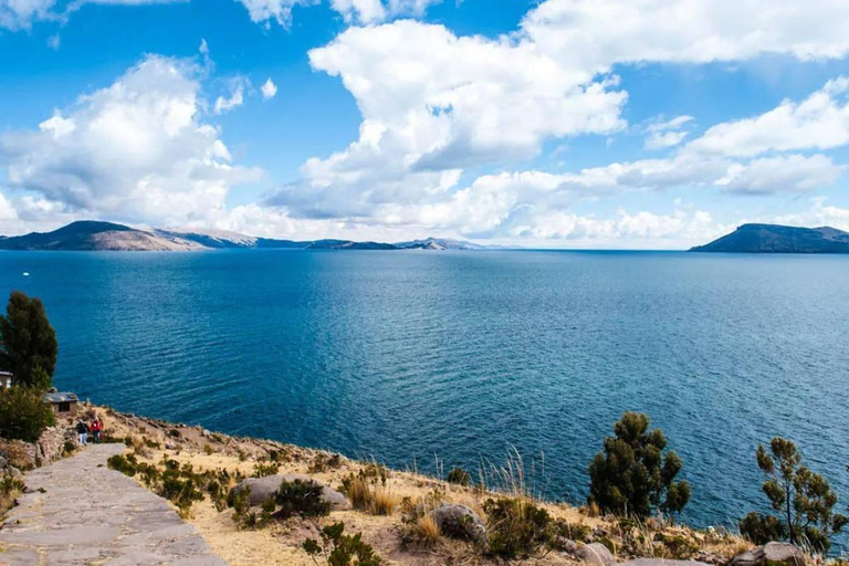 Von Puno nach Uros nach Taquile: Schnellboot mit Mittagessen und Tickets