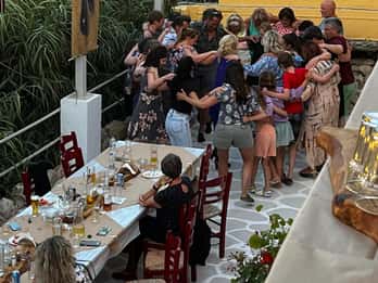 Kissamos: Serata greca con cena a buffet e spaccapietre