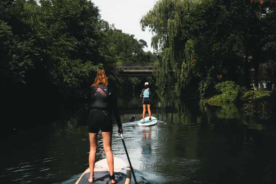 Montréal: Verleih von Paddleboards und riesigen SUPs im Parc Jean-Drapeau. Foto: GetYourGuide