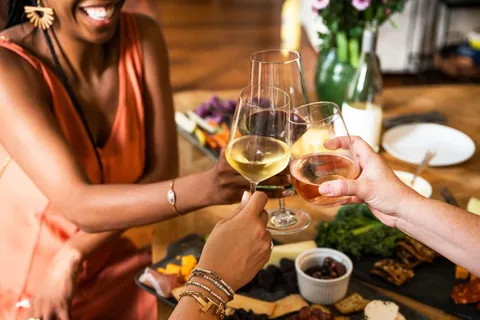 Viaje de degustación de vinos y quesos a través del arte en Barcelona