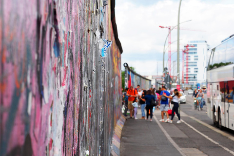 Berlin: Sachsenhausen Camp & East Side Gallery Tour English option