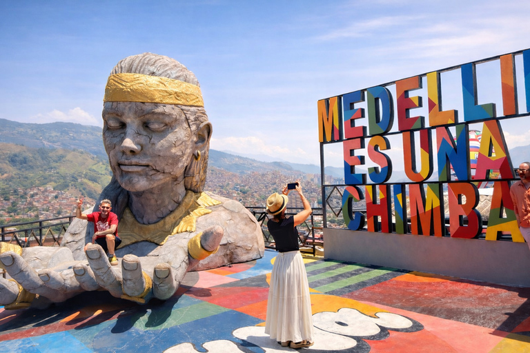 Medellín: Half-Day Tour to Comuna 13 & Exotic Fruit Market