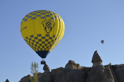 Kapadocja: Lot balonem o wschodzie słońca o wschodzie słońcaBalon na ogrzane powietrze o wschodzie słońca — opcja standardowa