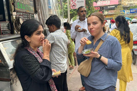 Mercado nocturno y comida callejera en Delhi (medio día, guiado por mujeres)Mercado de día y comida callejera en Delhi (medio día, guiado por mujeres)