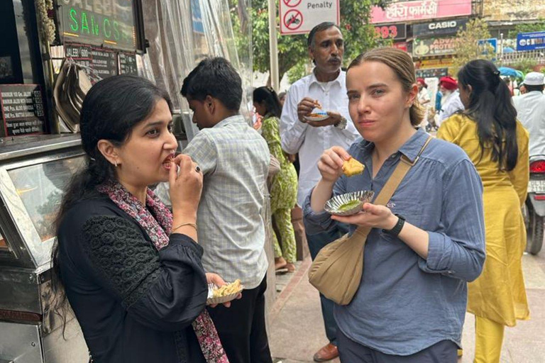 Mercado nocturno y comida callejera en Delhi (medio día, guiado por mujeres)Mercado de día y comida callejera en Delhi (medio día, guiado por mujeres)