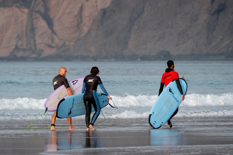 Lanzarote: Beginner's surfing lesson at Famara beach Package of 3 beginner surfing lessons (2 hours each)