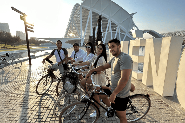 Valencia: Bike Tour, historic center & arts-sciences museum