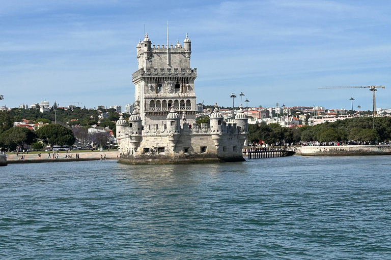Lisbon: Sailing Experience on a Exclusive Catana 50 Lisbon: Private 2-Hour Catamaran Tour on the Tejo River