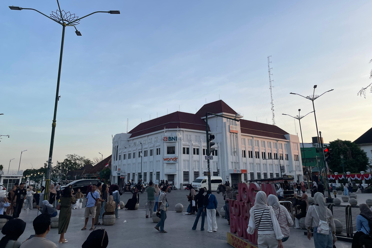 Malioboro Street Walking Tour with local snacks tasting