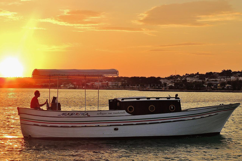 Torre Vado: Guided Boat Tour to the Caves with Swimming Stops and Aperitif