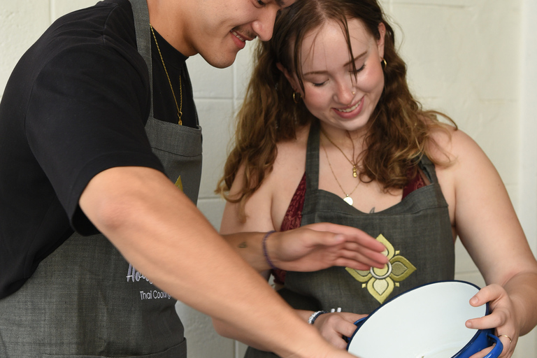 Sukhumvit: Clase práctica de cocina tailandesa y visita al mercado en BKKClase práctica de cocina tailandesa y visita al mercado de Sukhumvit