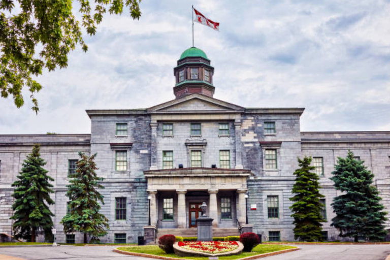 Montreal: Private Family-Friendly Underground City Tour