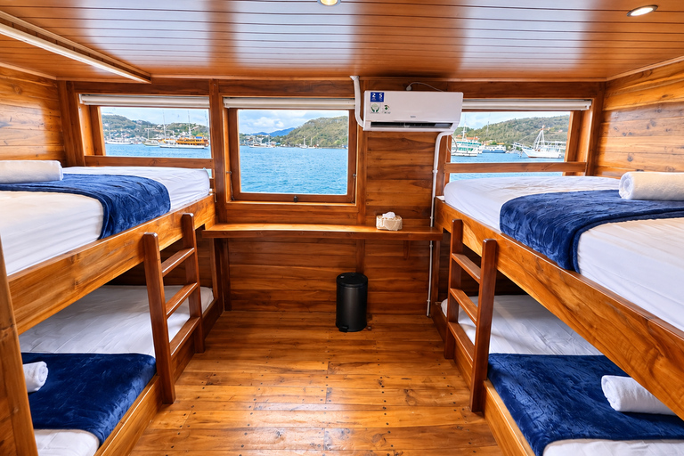 3D Komodo Sailing & Land Tour 12 Stops Single Bed & Hotel 3-Day Shared Cabin, Single Bed No Land Tour No Park Fee
