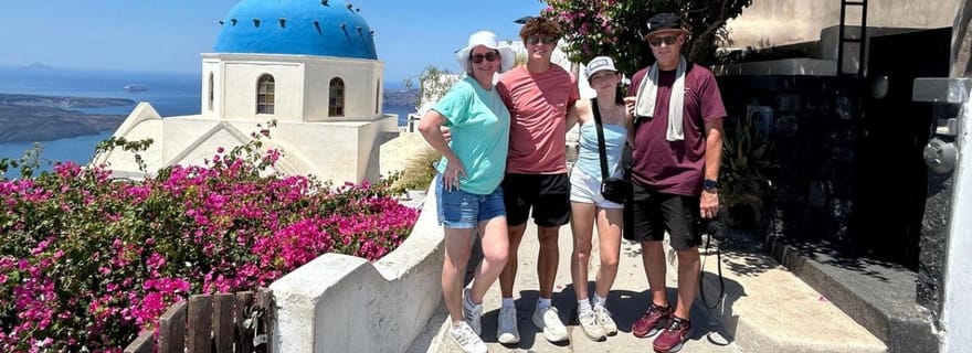 Santorin : Visite privée des célèbres dômes bleus et de la caldeira