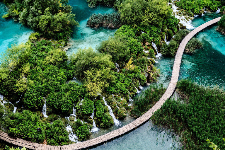 Tour privado de un día por las Cascadas de Krka y el Castillo de Juego de Tronos