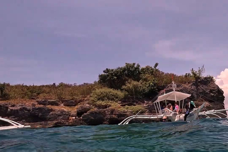 Moalboal: Aventura na Ilha do Pescador e nas Cataratas de Mantayupan!