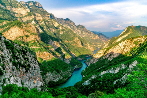 Shkodra till Valbona: inklusive Komani Lake &amp; Shala River Tour