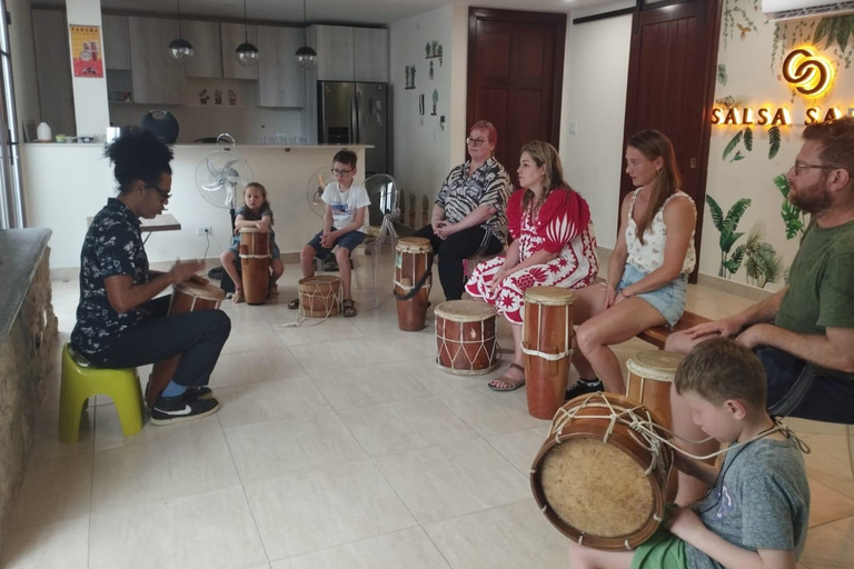 Experiencia cultural de inmersión en los tambores de Panamá con un profesional local