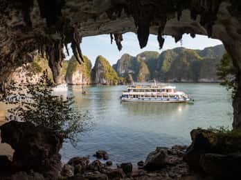 From Hanoi: Halong Bay Deluxe Cruise Day Trip