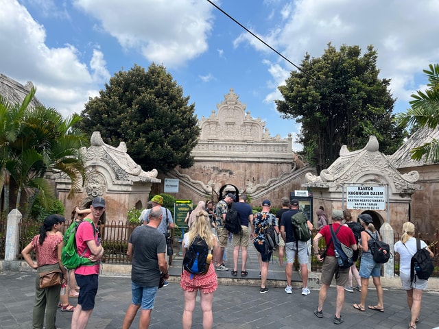 Yogyakarta: Palace, Water Castle, and Prambanan Temple Tour