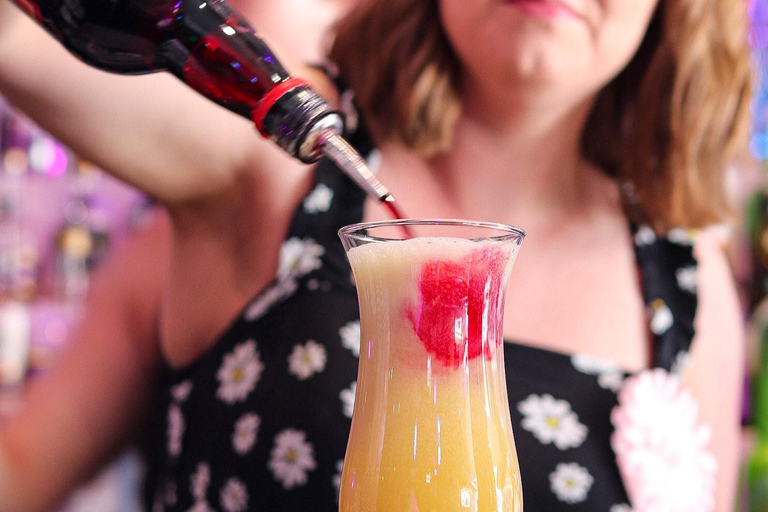 Albufeira: Cocktail Making Class and Karaoke Party with DJ