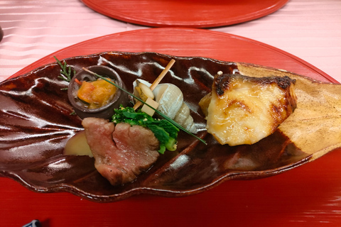 Kanazawa: Food Hopping from Ryotei Dinner to Local Bar