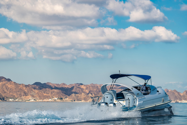 Muscat: Glass-Bottom Snorkeling Trip to Daymaniat w/ Snacks