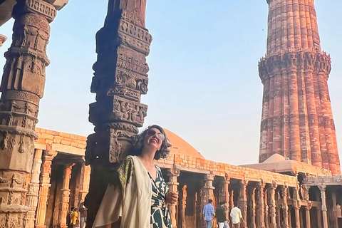 Tour de día completo por lo mejor de Delhi: cultura, comida y monumentosTour guiado en grupo de un día completo