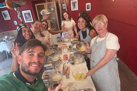 Naples: Preparation of ravioli and scialatielli with fresh pesto and wine