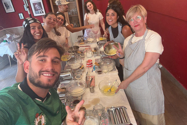 Naples: Preparation of ravioli and scialatielli with fresh pesto and wine