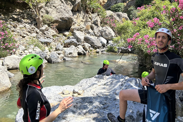 Från Rethymno: Flodvandringsresa vid Kourtaliotiko-klyftanMötesplats