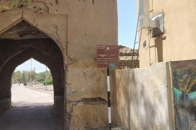Muscat: Visit Sinaw Market, Izki Village, & Jarnan Cave Tour