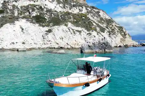 Cagliari: Tour in barca 4 soste tuffi Snorkeling e Prosecco