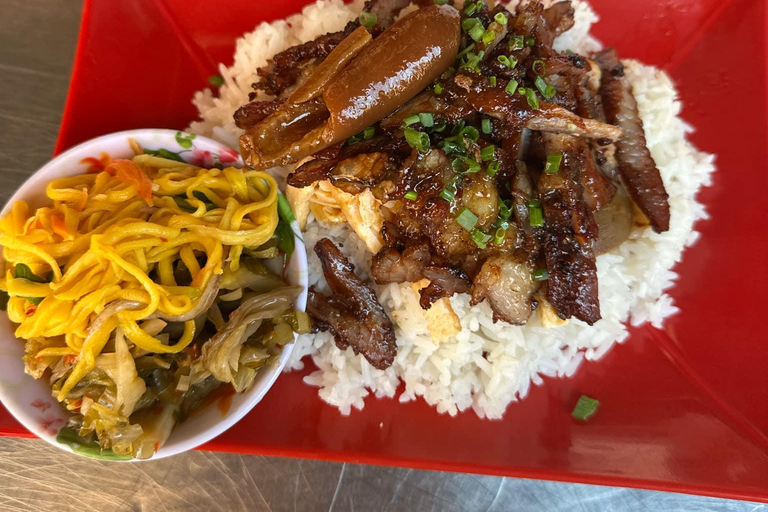 I piatti più iconici di Battambang Tour mattutino in tuk tukTour privato mattutino in tuk tuk alla scoperta dei piatti tipici di Battambang