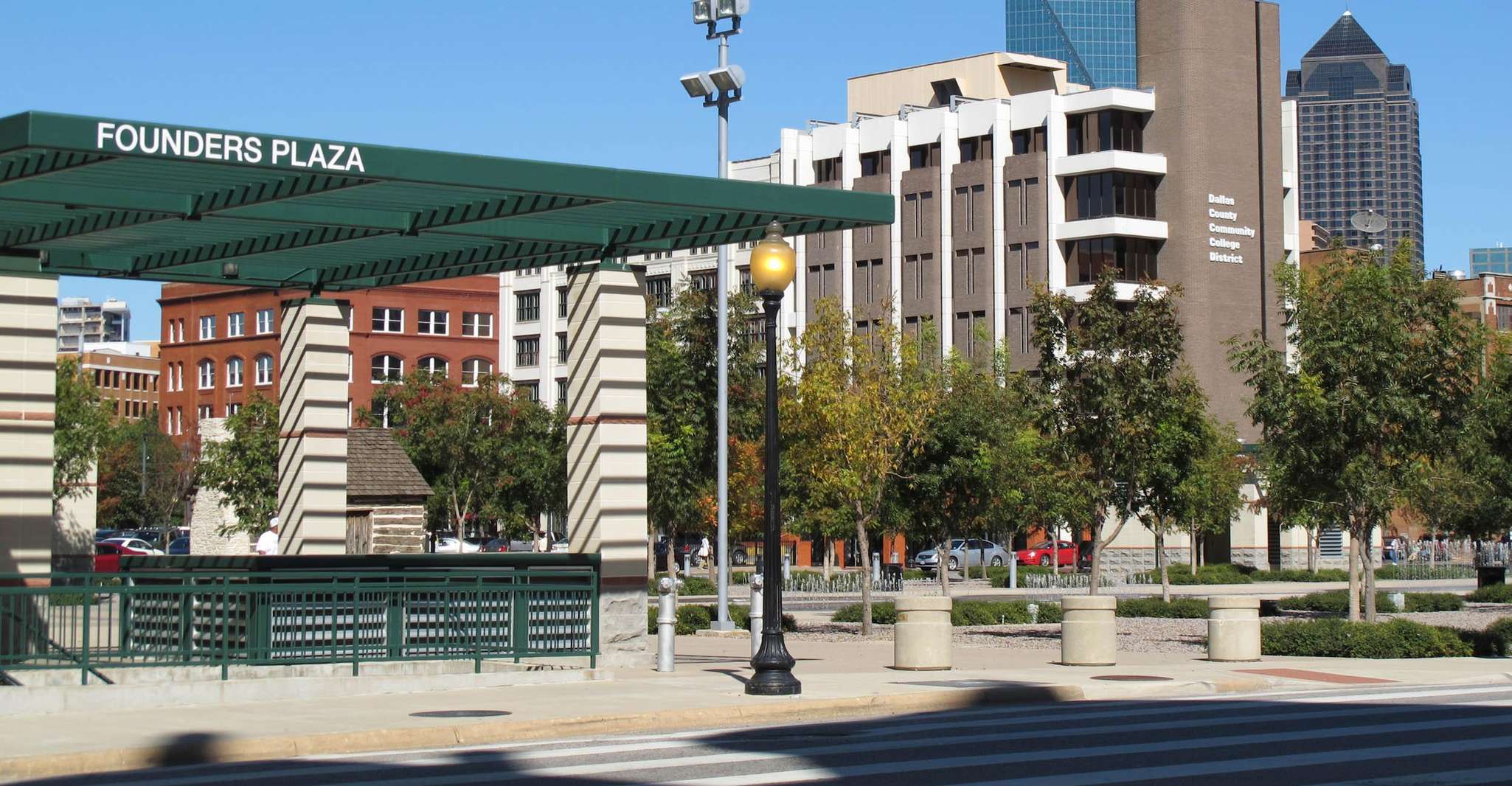 Dallas, Guided Sightseeing Tour in a Comfortable Vehicle - Housity