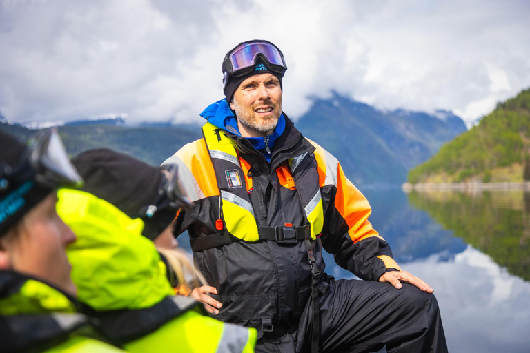 Avventura a Ulvik: Esplorare l&#039;Osafjord dell&#039;Hardangerfjord in gommoneUlvik: safari in RIB all&#039;Osafjord - un ramo dell&#039;Hardangerjord