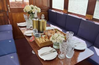 Amsterdam: Brunch- und Prosecco-Bootsfahrt