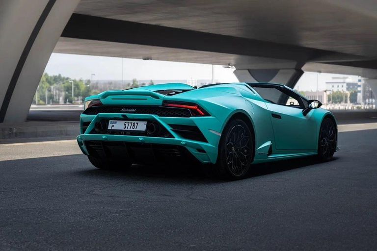 Experience Dubai in a Lamborghini