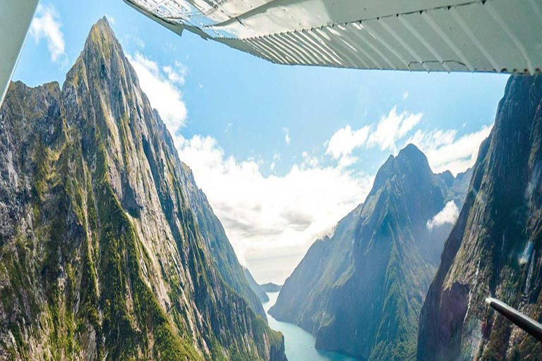 Depuis Wanaka : Milford Sound &amp; Glaciers Scenic Flyover (survol panoramique du détroit de Milford et des glaciers)