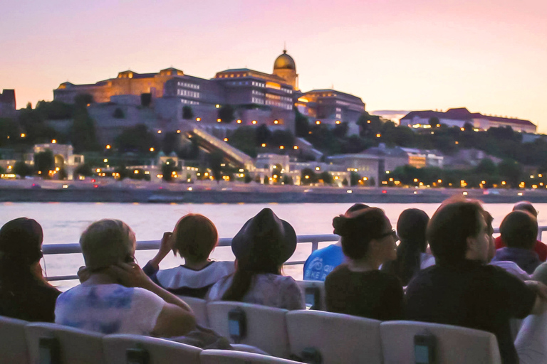 Budapest : 1 heure de croisière touristique en soirée avec boissonBudapest : 1 h de croisière en soirée et 1 boisson