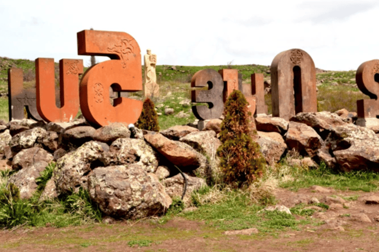 Yerevan: Amberd Fortress & Kari Lake Day Trip