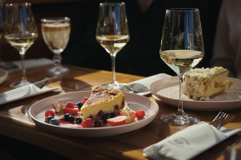 Gdańsk: River Cruise on Motlawa with Meal and Drink Romantic Cruise