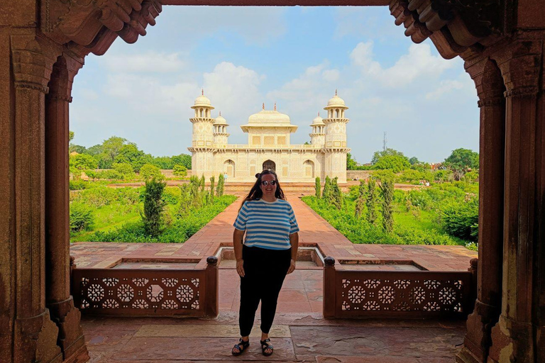 Delhi : excursion privée d'une journée au Taj Mahal et à AgraExcursion avec voiture climatisée, chauffeur et guide