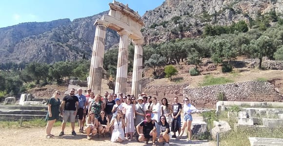 From Athens: Delphi Day Trip & Arachova Village Stop