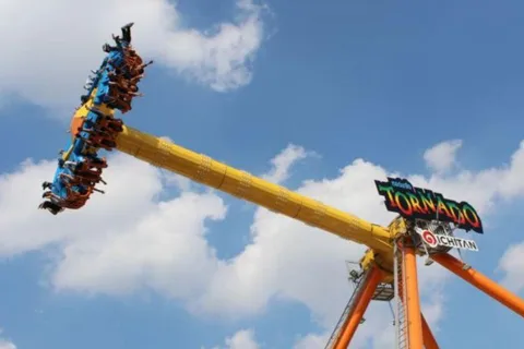 Traumwelt mit Snow Town, Go Kart und internationalem Mittagessen