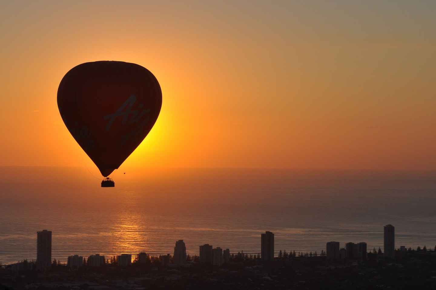 Gold Coast: Australian Sunrise 1-Hour Hot Air Balloon Flight - 30-Minute Balloon Flight with Champagne Breakfast