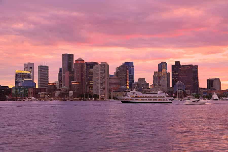 Boston: Nächtliche Tour mit Stadtrundfahrt per Boot & Hafenpromenade. Foto: GetYourGuide