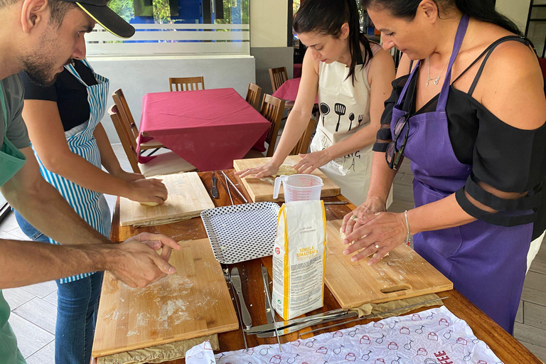 PASTA COOKING CLASS IN PANAMA CITY, DINNER & WINE INCLUDED!
