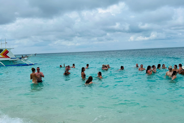 Boracay Budget Shared Boat Island Tour with Lunch
